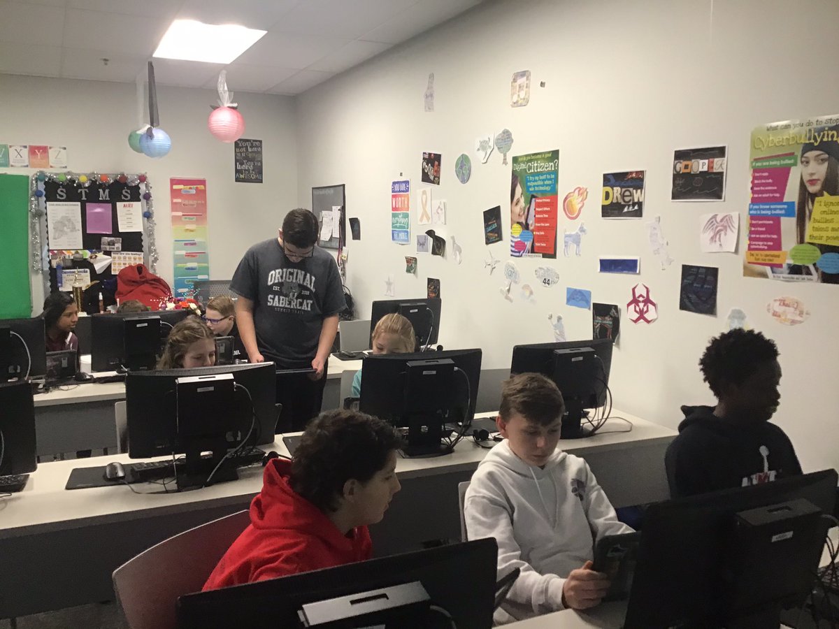 jsconstance's tweet photo. Computer 1 showing their knowledge of keyboard shortcuts playing a Quizlet Live! Lots of fun, communication, and  teamwork today! Great job, everyone!!! #Computer1 #Keyboarding https://t.co/kTioWZL8Iz