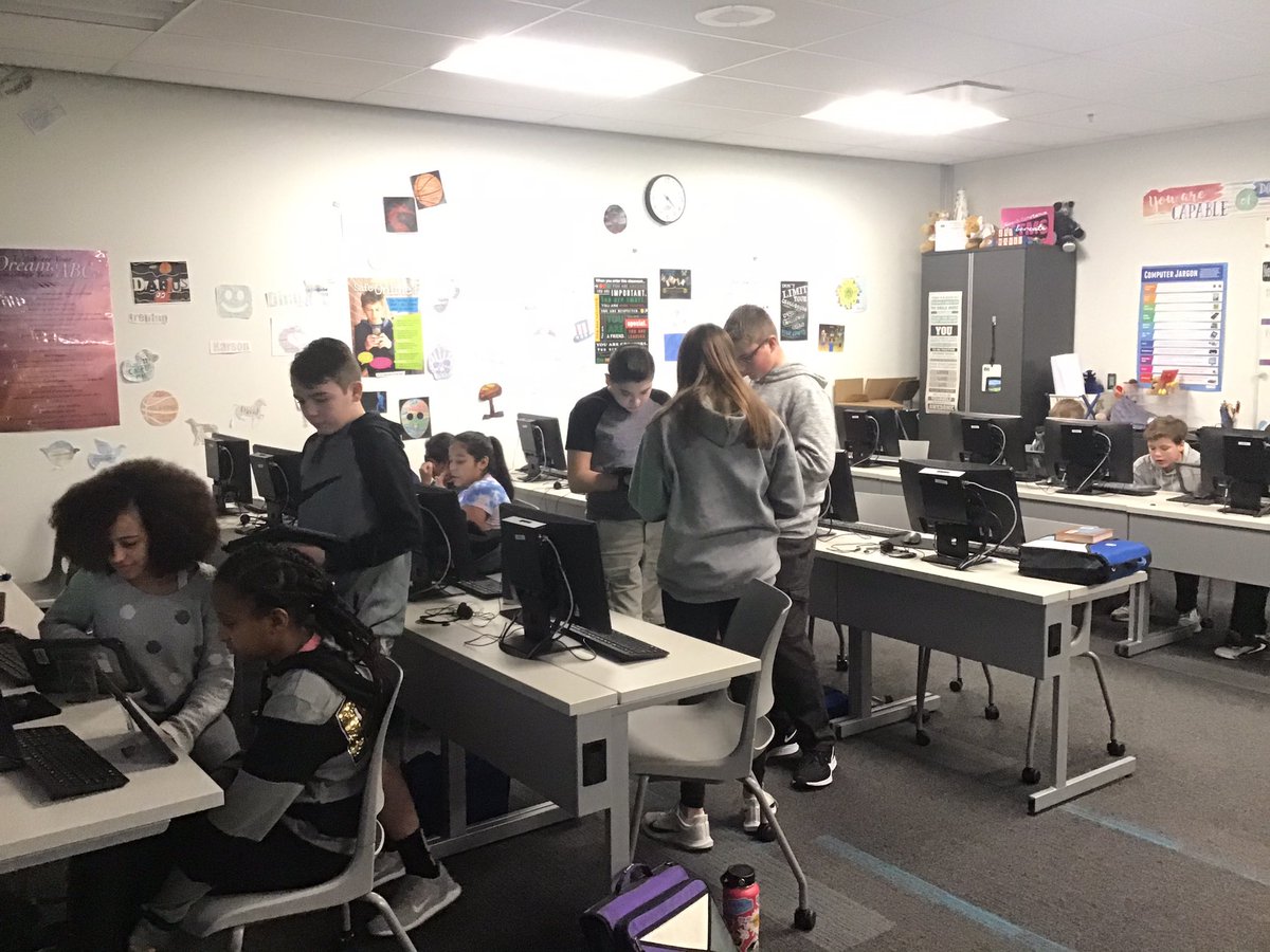 jsconstance's tweet photo. Computer 1 showing their knowledge of keyboard shortcuts playing a Quizlet Live! Lots of fun, communication, and  teamwork today! Great job, everyone!!! #Computer1 #Keyboarding https://t.co/kTioWZL8Iz