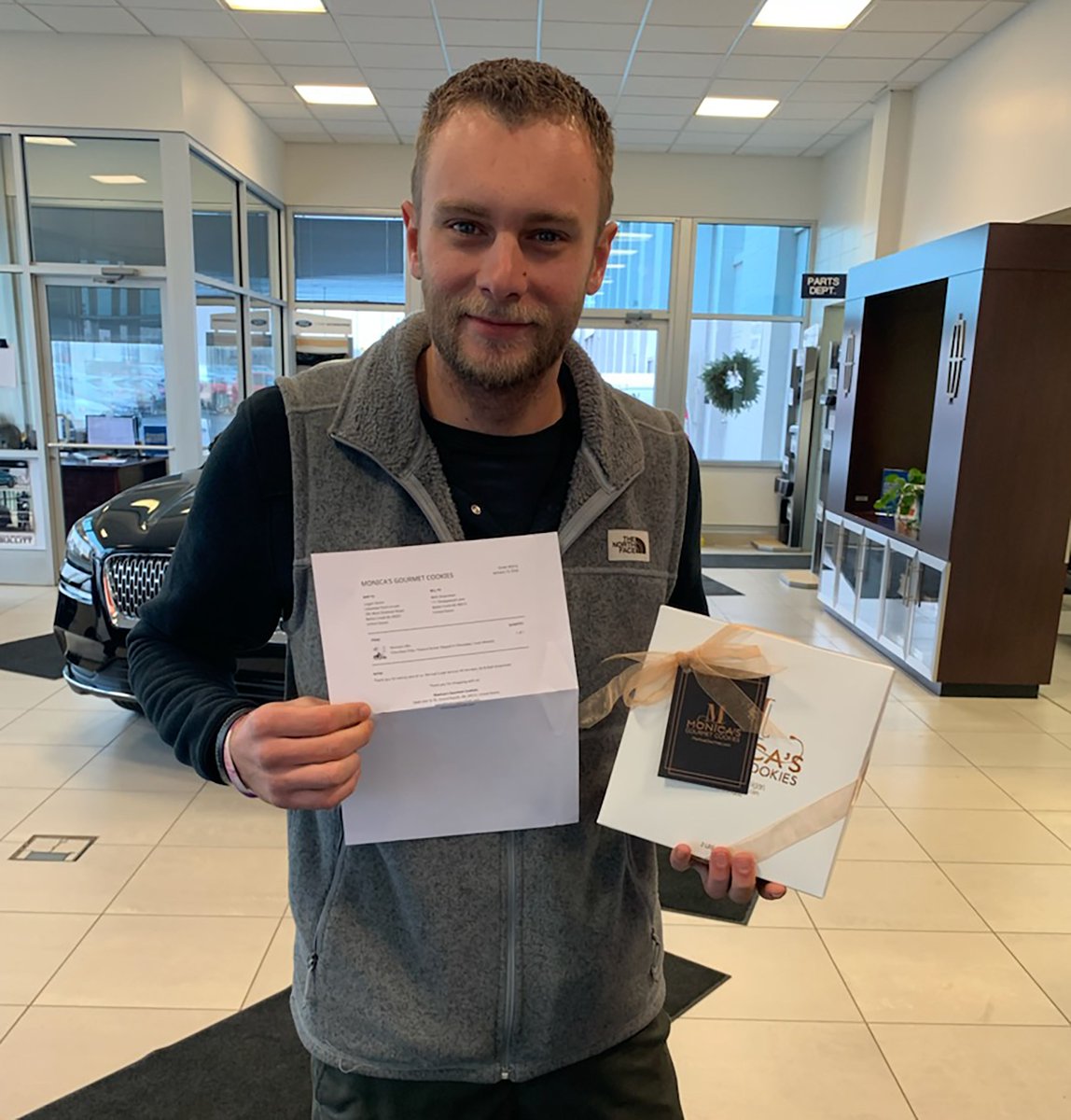 DriveLakeviewFL's tweet photo. We like happy customers! We don't mind those who show their gratitude with treats either 😋 It was not necessary but Logan thanks you! #HeBetterShare #MonicasGourmetCookies

"Thank you for taking care of us. We had 5 star service! All the best, Ed &amp; Beth Greenman" https://t.co/APjJI2Bb81