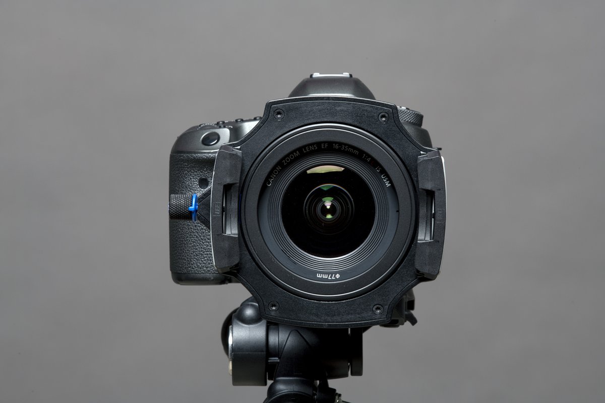 tyi_leefilters's tweet photo. ➡️ Sturdy, durable and 16% lighter.
➡️ Ergonomic improvements.
➡️ Spring release and locking ring.
➡️ Configure for one, two or three filters. 

#LEE100 Filter Holder

🛒 https://t.co/kOMl214OGO #LEEFilters #photography #photographer #cinematography #landscapephotography https://t.co/oHtdIARqUI