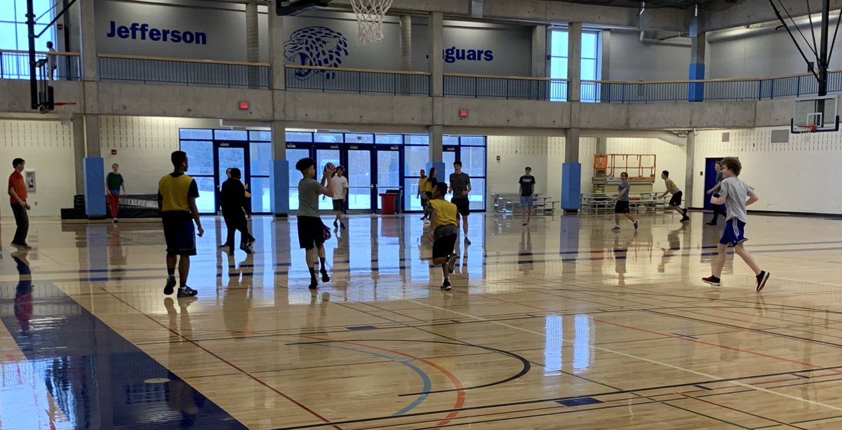 jhsphysed's tweet photo. Fitness, Basketball, Ultimate = great day at JHS 🏈🏀 @jaysenanderson @District271 https://t.co/nk75GcoRHB