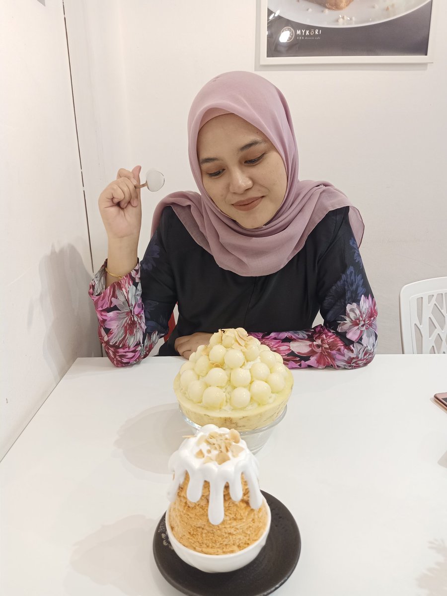 raytamzil's tweet photo. Miss this moment.. da jauh ni teringt pulak bnde gini.. bila lagi nak lepak makan kat mykori haihh.. ekonomi merudum sangat i is kenot.. denga cite mykori nk bukak kt temerloh.. @eirasshi #jarang2post #apprecitionpost https://t.co/pcfz4zh5nB