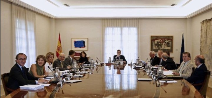eltivipata's tweet photo. Consejo de ministros en 2016.
Consejo de ministros en 2020. https://t.co/unLb7dayou
