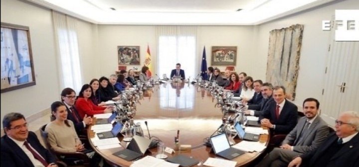 Consejo de ministros en 2016.
Consejo de ministros en 2020.