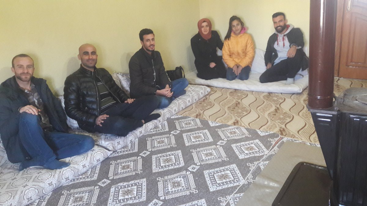 Şenköy Anadolu Lisesi öğretmenleri öğrenci ve velilerimizi evlerinde ziyaret etmeye devam etmektedir.
#mardinandıkbaşaracağız