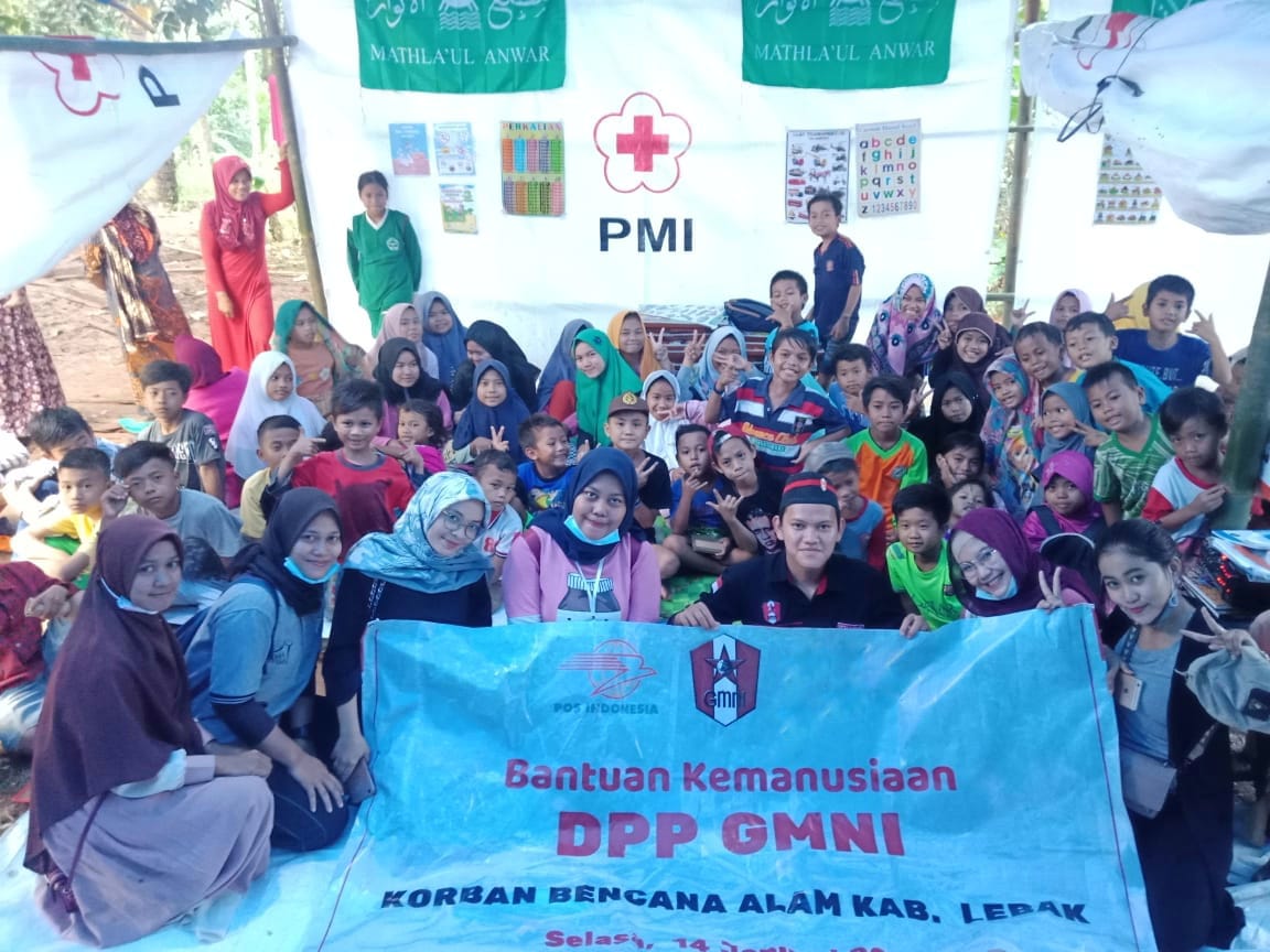 dppgmni_id's tweet photo. Bung dan Sarinah DPP GMNI... bersama Calon-Calon Bung dan Sarinah dari Lebak, Banten #gmni #trimantap #trimantapgmni #gmnimemenangkanzaman #banjir #Banjir2020 #JagaDanKawalAnis #JKTBergerakTurunkanAnies https://t.co/uYaZbo6uqQ