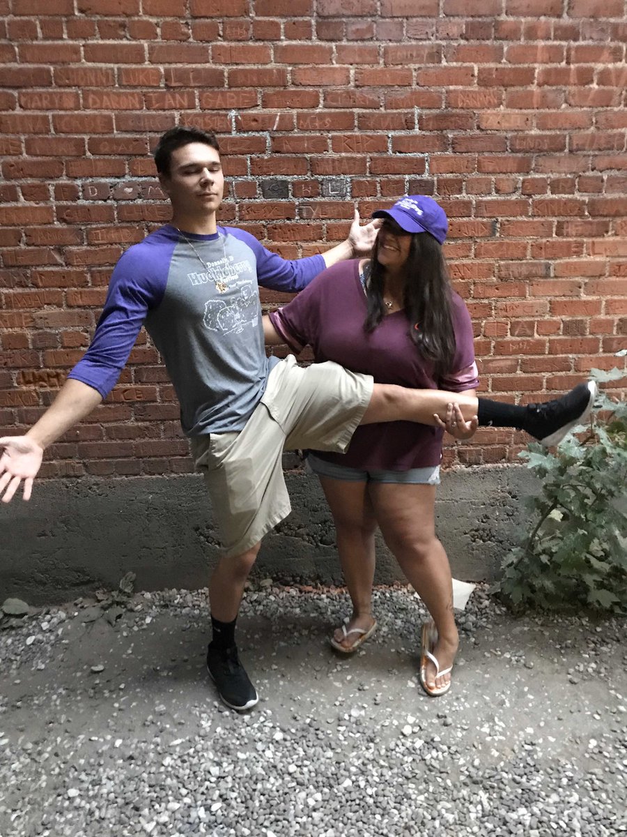 urfavgoddessss's tweet photo. Happy 21st birthday to my big bro, I love you Chans! Hope today is a good one for you❤️ https://t.co/GUAtbfXJcf