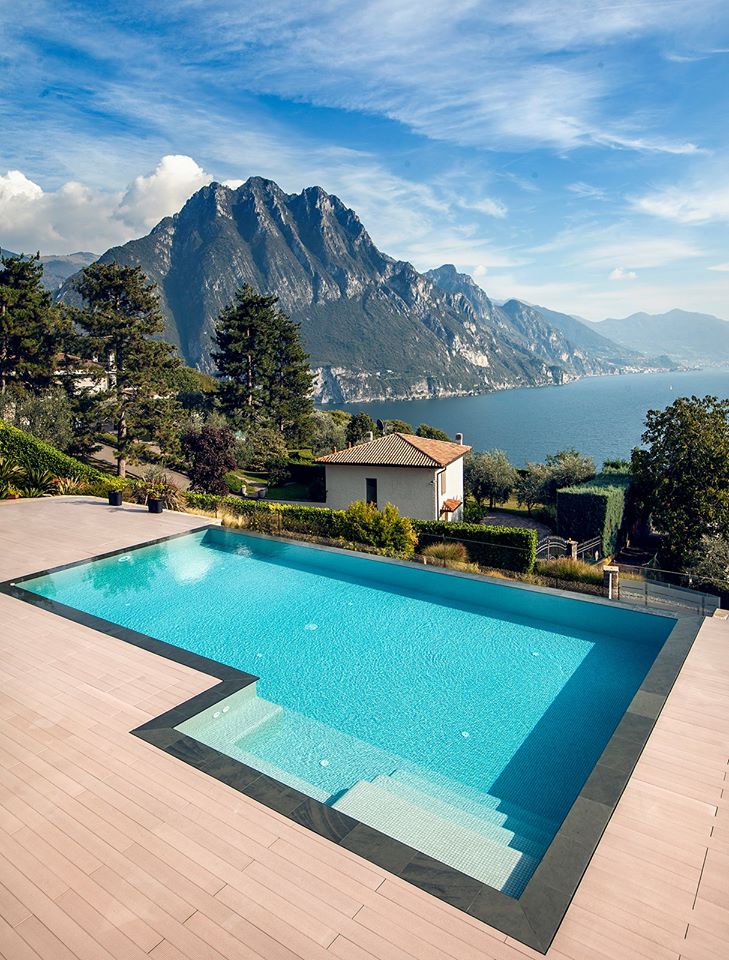 En la edición 2019 de @PiscinaWellness, <a href="/ezarri/">Ezarri mosaics</a> obtuvo el Premio Piscina &amp; Wellness de Mejor Piscina Residencial con  la piscina privada #Ezarri en el Lago d´Iseo (Italia) construida por la empresa <a href="/PiscineSoldi/">Soldi Piscine</a> ezarri.com/es/ezarri-gana…