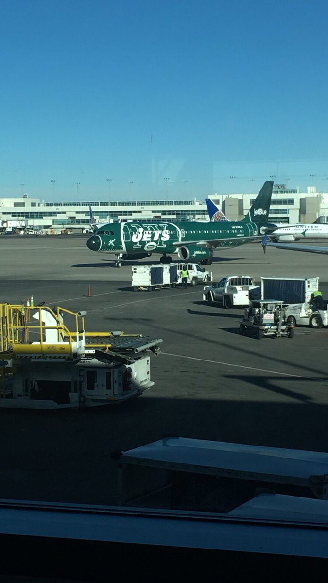 jkill11's tweet image. The nerve of @JetBlue! How to quickly enrage all passengers heading to Boston 😂