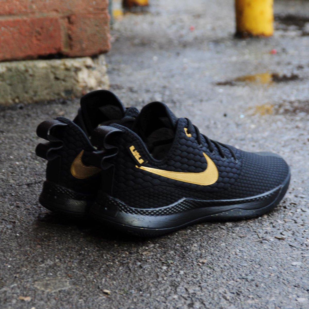 nike lebron witness iii black metallic gold