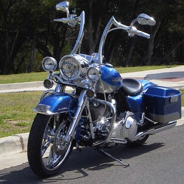 vindikta's tweet image. 14” Wildcat bars topping off this beautiful #roadking .
.
#roadkingnation #baggers #harleyroadking #kinglife #harleybaggers #tripleplatedchrome ift.tt/35YaLsR