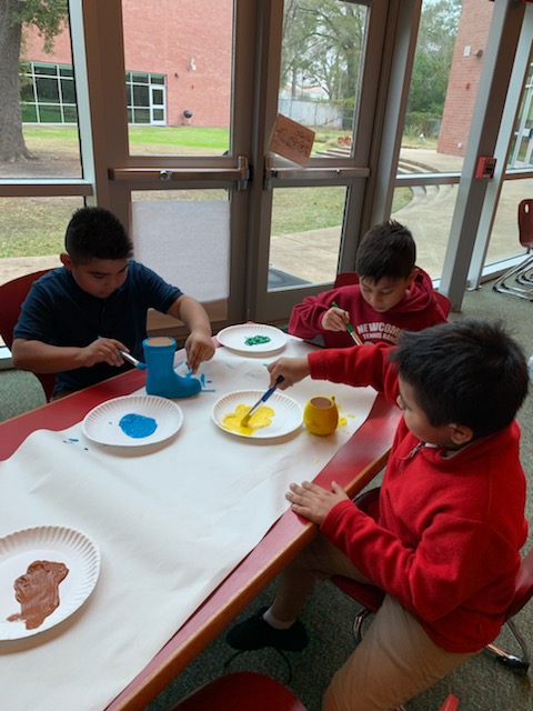 library_soe's tweet image. Kids workin&apos; it in Maker Space