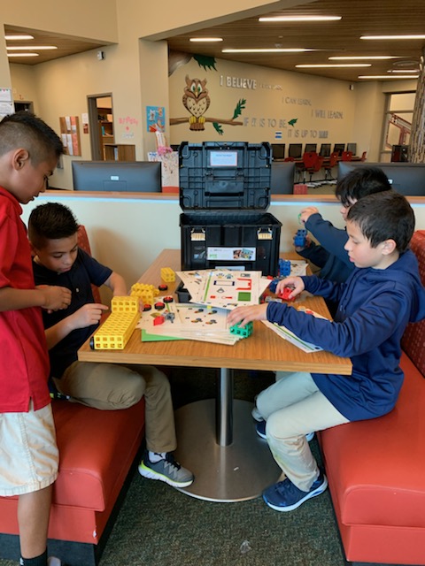 library_soe's tweet image. Kids workin&apos; it in Maker Space