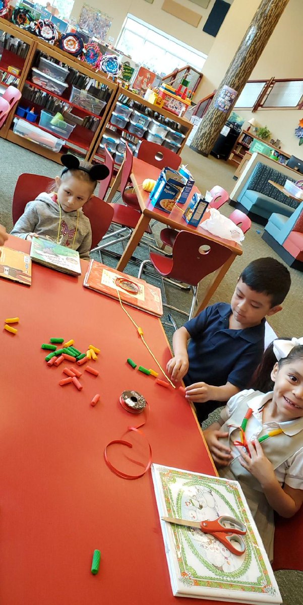 library_soe's tweet image. Kids workin&apos; it in Maker Space