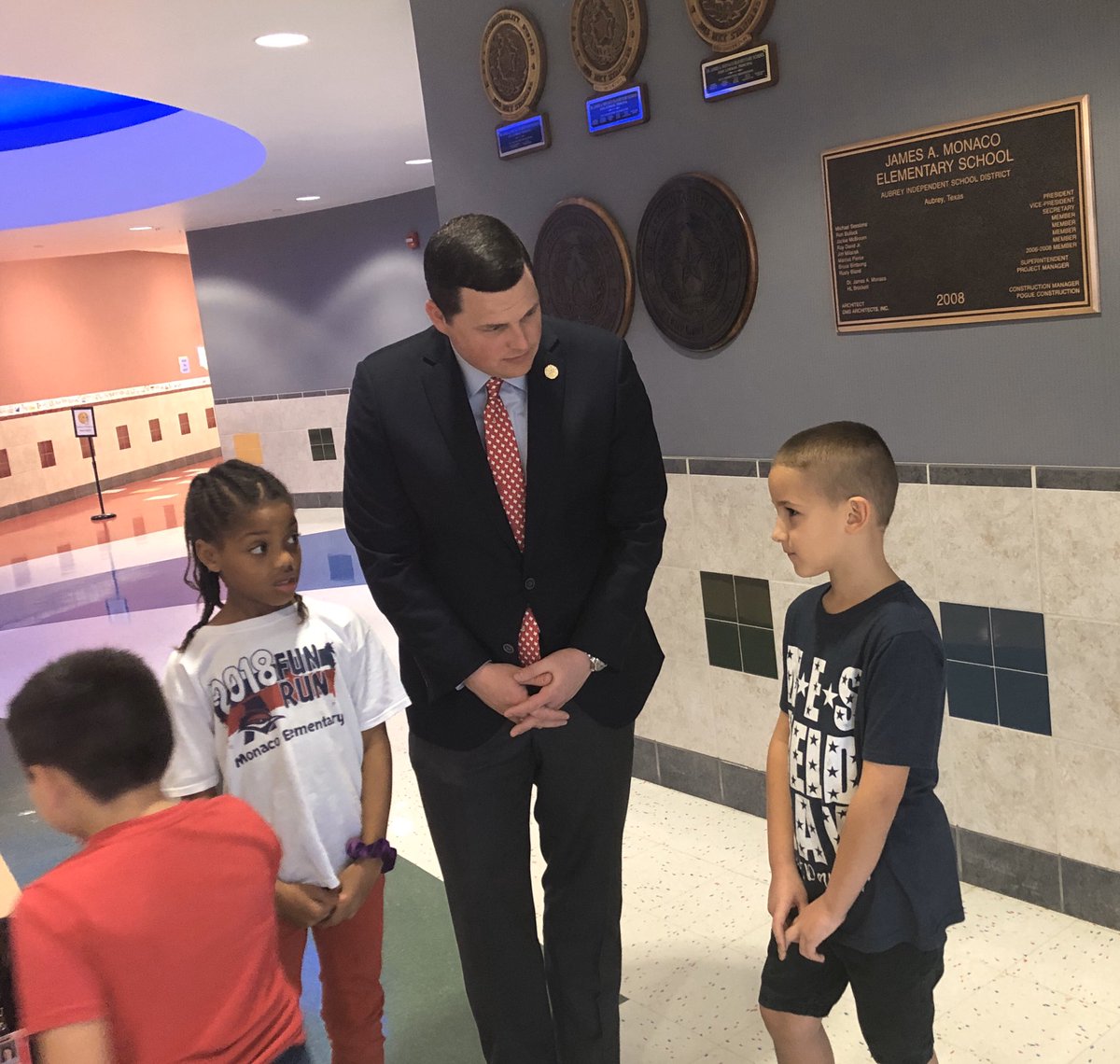 Frogman87's tweet photo. Monaco ES students met with @JaredLPatterson today. The kids told him all about MES and gave him a tour. We are #AubreyProud of the students and thank you Rep. Patterson for visiting today! #InspiringChaps @aubreyisd @aubrey_mes https://t.co/IUfEcyD31b