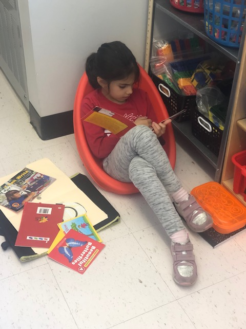 EdgewaterSDNJ's tweet photo. Did you know? Children that read 20 minutes per day will have heard 1.8 million words a year! They will also score better than 90% of their peers on standardized tests. Therefore, we make sure our students get independent reading time every single day! #Buildinglifelongreaders https://t.co/ms89MwDraZ
