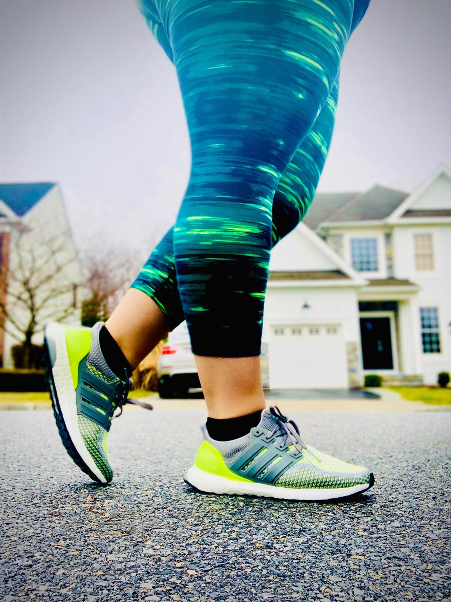BOOST4Maddie's tweet photo. New #leggings who dis? 👀✨ @adidas @OldNavy #onlegs #leggingsoftheday #oldnavy #oldnavyactive #adidas #UltraBOOST #GlowintheDark #TuesdayMotivation #workout #workoutmotivation #plussize #plusizefitness #yoursneakersaredope #girlsinyogapants #backatit https://t.co/3vjX80ddSn