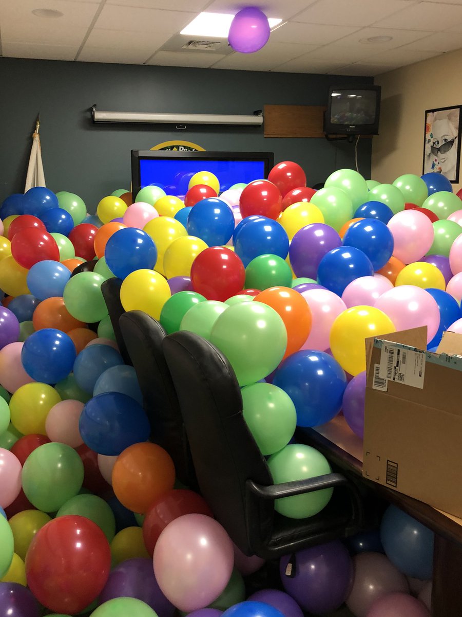tammyferlandRI's tweet photo. This isnโt funny anymore!!! #overinflategate. @SHSSentinels @SmithfieldSchls @SHSNHS20 https://t.co/3Ij8fvDSq7
