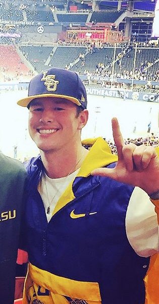 Domino_Austen's tweet photo. Late last night after attending the LSU game one of their biggest fans my cousin died. He knew before anyone that this was LSU’s year. If we could get a ball signed by the team to Tim it would mean the world to my family! Please retweet/like so the team sees this! https://t.co/58tMli3psx