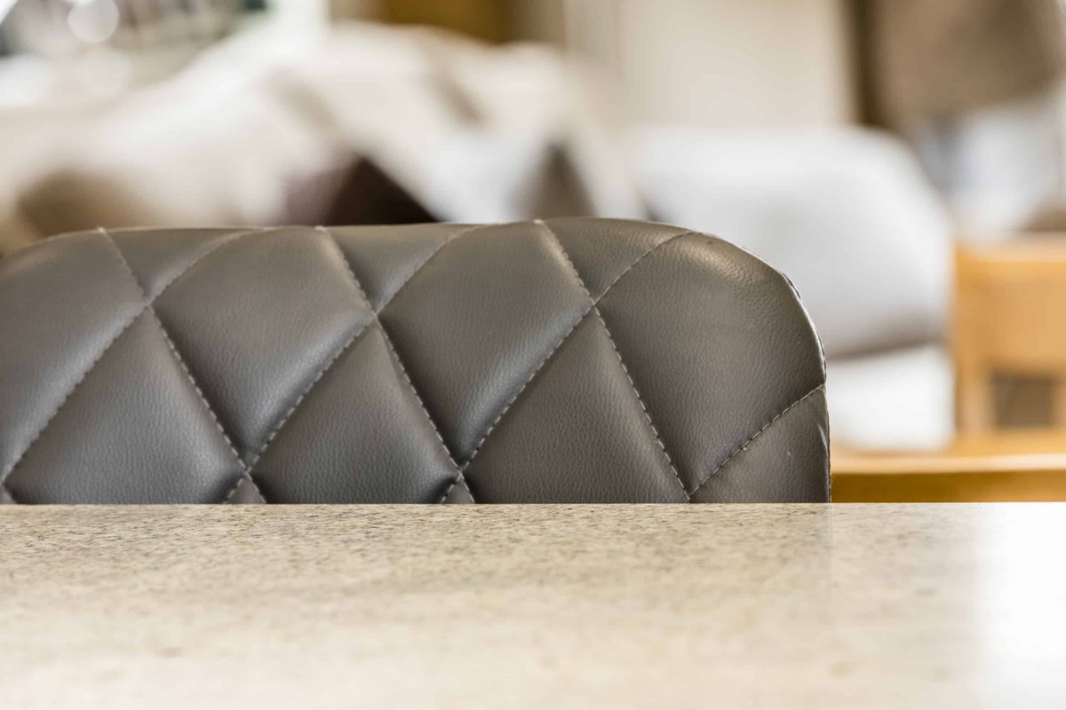 HWKitchenDesign's tweet image. Everyone needs a spot of comfy seating at their kitchen island!
herbertwilliam.co.uk/portfolio/trad…
#kitchenseating #breakfastbar #kitchenisland