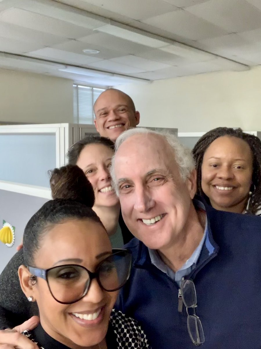 PDLadyConsults's tweet photo. What a special surprise! Love this guy right here! So good to see you Phil! Retirement looks great on you! #Up2PAR🏌🏽‍♀️⛳️ #PAR #Established2014 #WhereItAllBegan @pgcps @pgcpsPAR @HJBrent @MsReadingDoctor #LeadershipMatters #TuesdayMotivation https://t.co/LwP2fCjGDm
