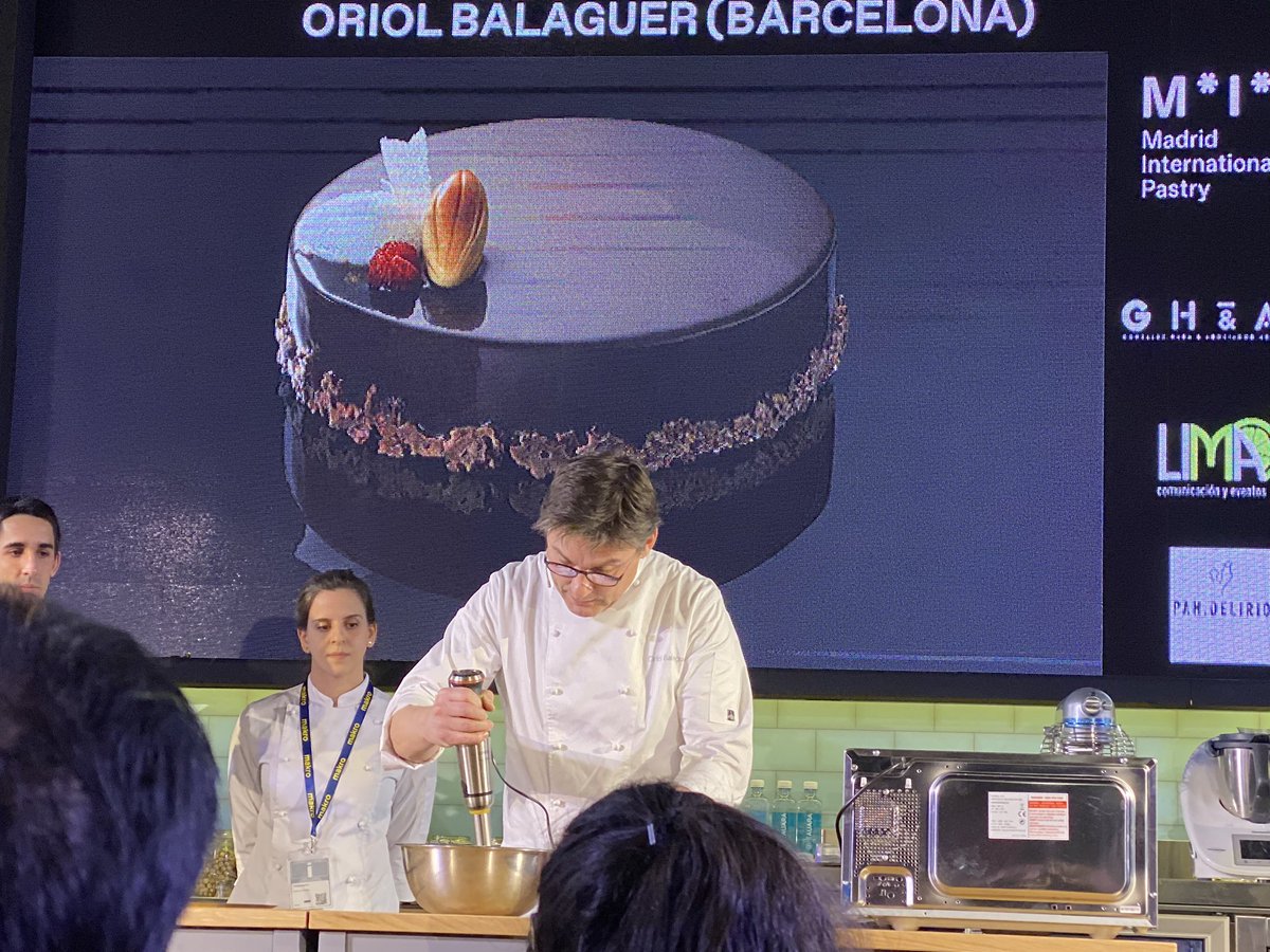 celestedlabanda's tweet photo. “Si no hay brillo tendremos un problema”... Oriol Balaguer nos explica en #MIP20 @MadridPastry @Oriol_Balaguer @madridfusion https://t.co/KVCL1nH3R0