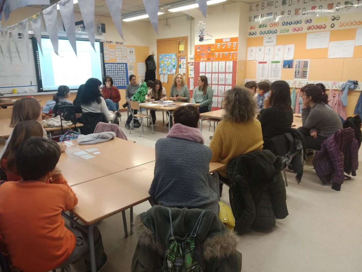 VilaParietes's tweet photo. Parlant de la #norma a la “Comissió Club dels Valents” #resoluciódeconflictes #educació #milloremlescola #violència0 #CDA https://t.co/nBwv7mp4Rg
