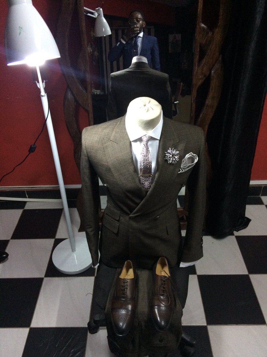 malukilegendary's tweet photo. K_lebVazi
#YourStyleOurPaasion
#MensWearDesigner
#ExcellenceInEveryThread
#PowerdByTheStitch
#SuitGuru
#CustomMadeSuits
#TailoringLegends
#CityTailors https://t.co/hxm6B8rfue