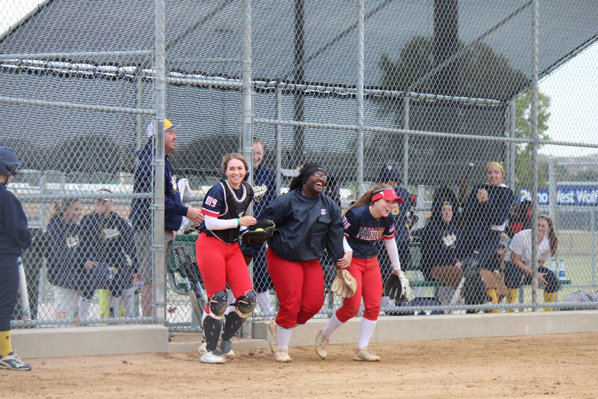 AMNTX18u's tweet photo. #AFNTXGold family join me in wishing #2018 #AFAlumni & current @LangstonSports Rachel Miller Aka Milly Rock @_rachelcolette a very happy birthday. #AFFamilyForever https://t.co/ssPdgf3Jo1
