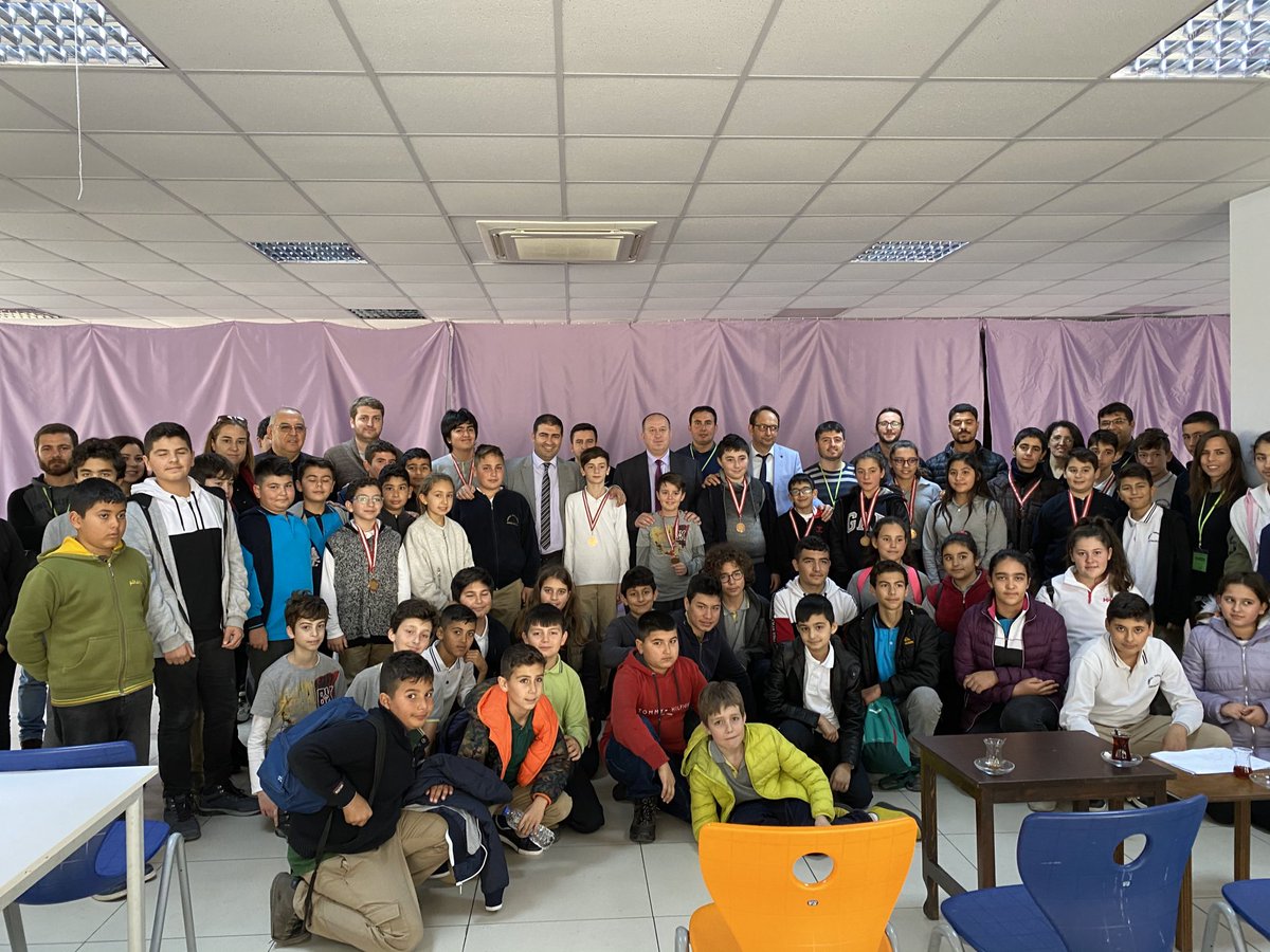 Bodrum Akıl ve Zekâ Oyunları Turnuvası'nda Mangala oyununda ilçe üçüncüsü olan öğrencimiz Ali Rıza Cenikli'yi tebrik eder başarılarının devamını dileriz.
<a href="/bodrumMEM/">Bodrum İlçe MEM</a> <a href="/aslankorkmaz2/">Aslan KORKMAZ 🇹🇷</a> <a href="/pervin_tore/">Pervin TÖRE</a> @MuglaMem <a href="/MesutTOPALOLU/">Mesut TOPALOĞLU</a> <a href="/Tumakiloyunlari/">Akıl ve Zeka Oyunları Federasyonu</a>