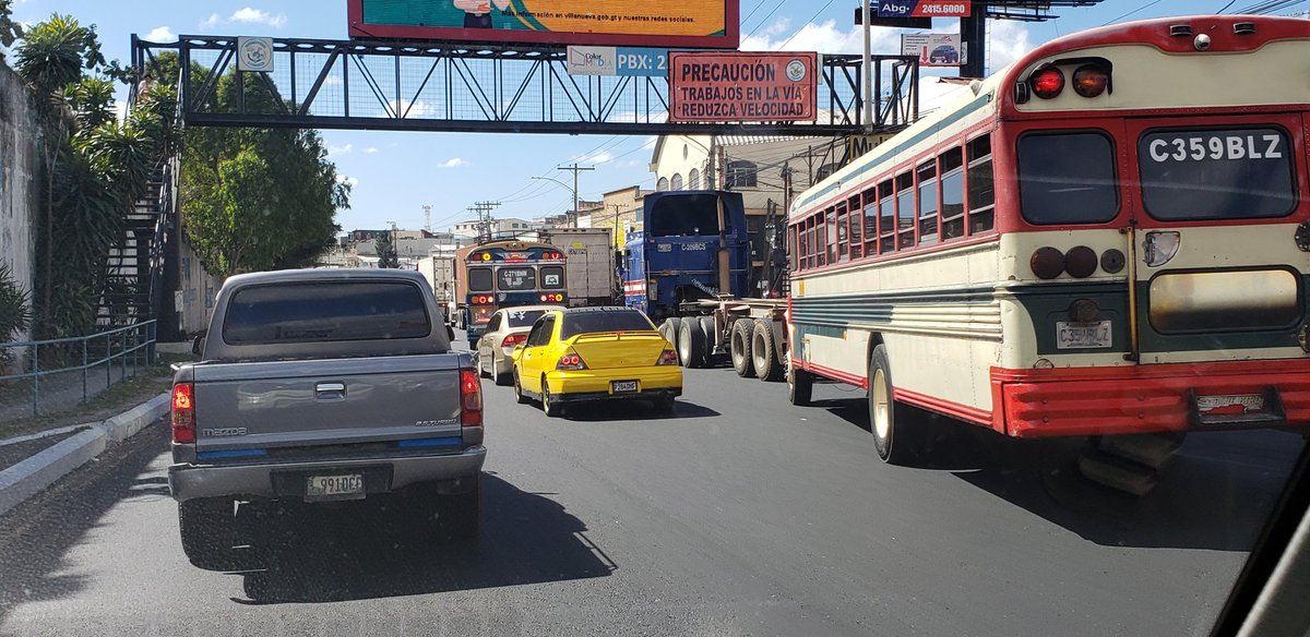 SantosDalia's tweet photo. #TraficoVN lento hacia ambos sentidos de la vía en la ruta al Pacífico @PMT_VILLANUEVA y @servipubliVN realizan colocación de separadores viales en la #Villalobos https://t.co/XngreQftcN