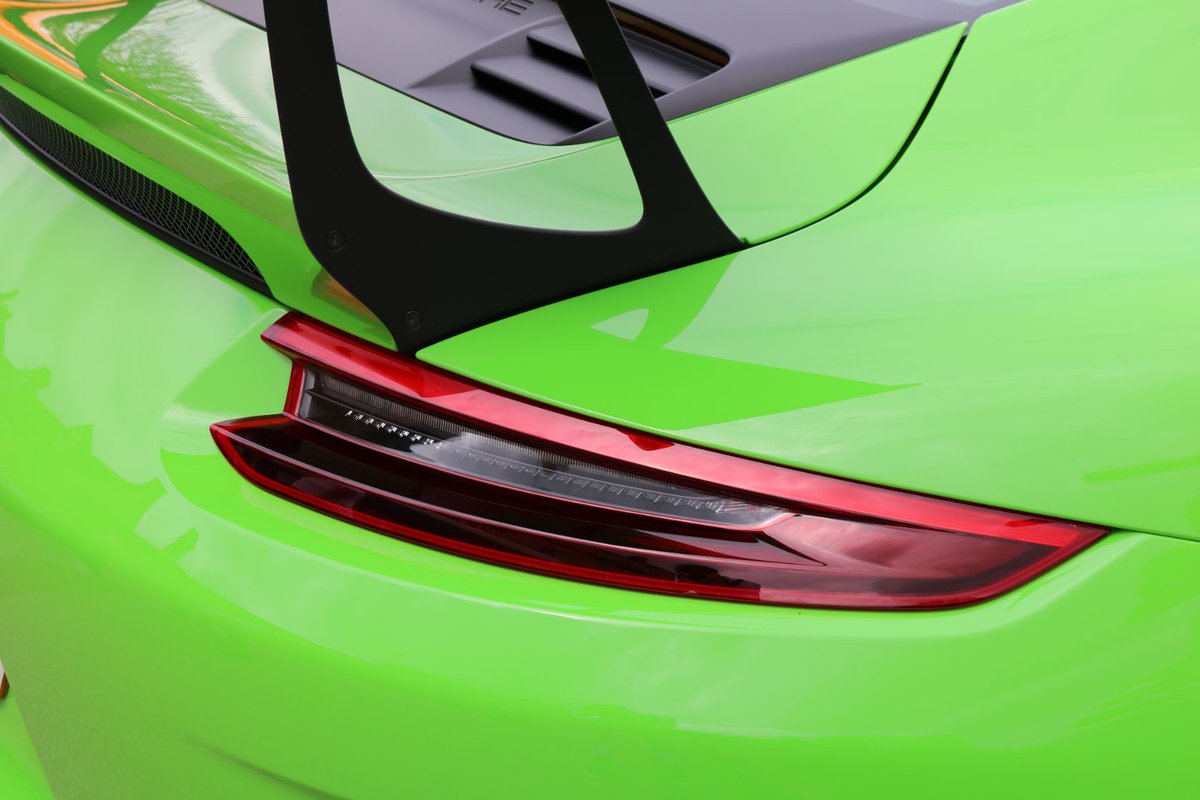 thatcarladmatt's tweet photo. Big fan of Lizard Green @PorscheGB GT3RS 🦎 Are You?
📷 Instagram: CarLadMatt | @CarLadM4tt
#PorscheGT3RS #GT3RS #LizardGreen #Cotswolds #CarLadMatt https://t.co/qtbODZdMmQ