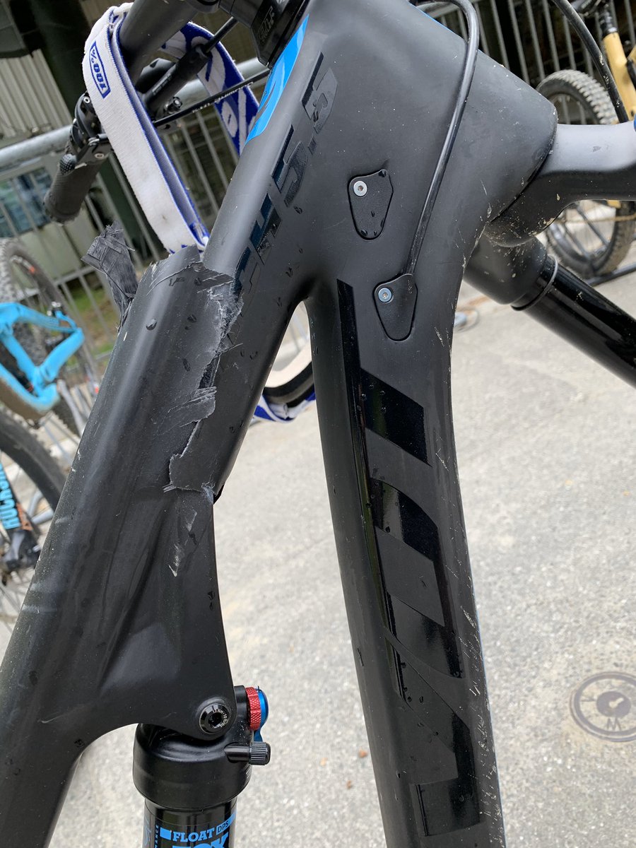 ChrisNewell677's tweet photo. @Pivot_CyclesUSA it seems as though you treat your customers as poorly as you construct your carbon frames.  @HarleyNewcomb took his brand new Mach 5.5 all the way to New Zealand, only to have his frame ABSOLUTELY SHATTER when he slightly overshot a small tabletop jump. https://t.co/w2emTrJveV