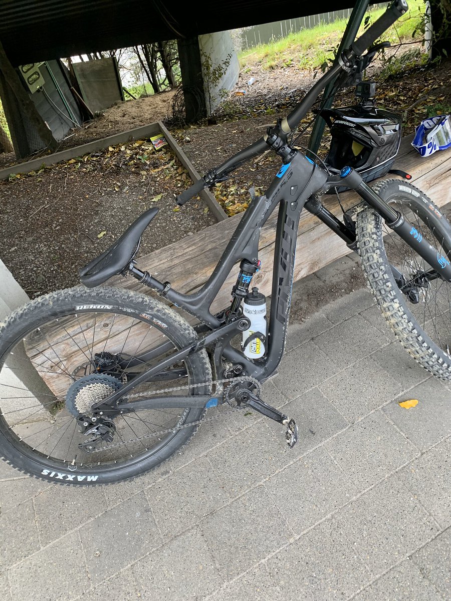 ChrisNewell677's tweet photo. @Pivot_CyclesUSA it seems as though you treat your customers as poorly as you construct your carbon frames.  @HarleyNewcomb took his brand new Mach 5.5 all the way to New Zealand, only to have his frame ABSOLUTELY SHATTER when he slightly overshot a small tabletop jump. https://t.co/w2emTrJveV