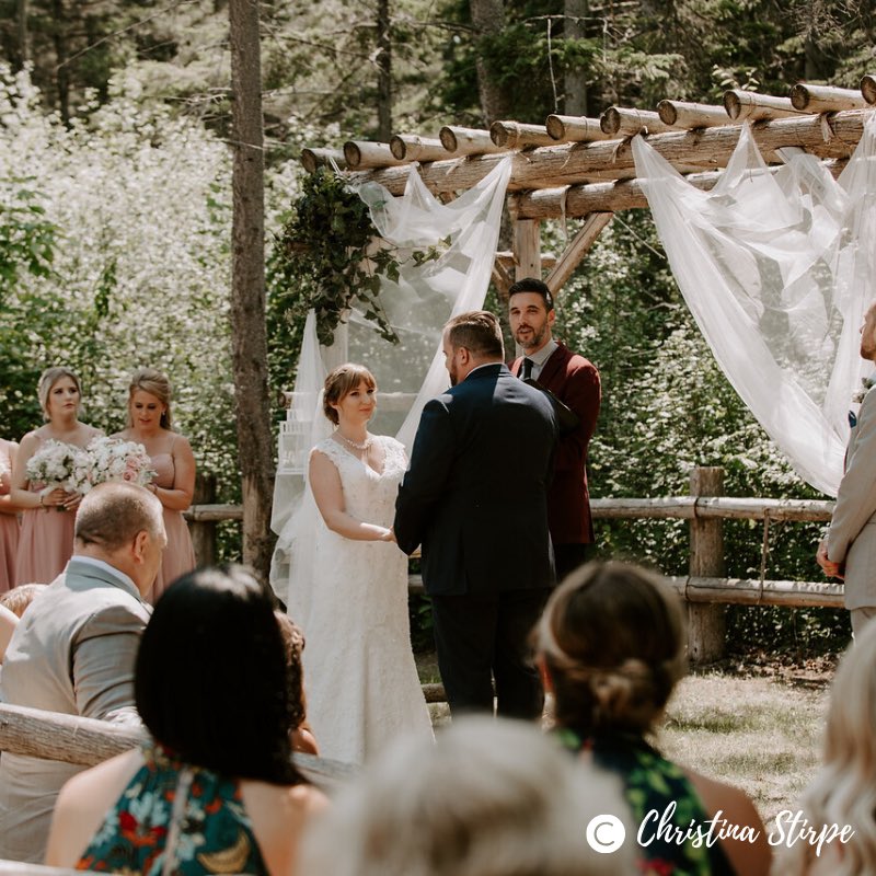 Our gorgeous outdoor chapel, surrounded by beautiful trees, will make you want to say “I do!” We still have some dates open for 2020, so book your wedding today! 

email us at ger@roundsranch.com, or visit us at roundsranch.com/weddings/

#weddings #weddingplanning #weddingvenue