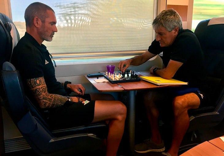 FIDE_chess's tweet photo. Quique Setien @QSetien, the new head coach of FC Barcelona @FCBarcelona, is a keen chess player with FIDE standard rating of 2055. 

“The game of chess taught me to analyze and understand football in a way that I did not know before," he said in 2016.

#chess #Barca #football https://t.co/dYitS2EX43