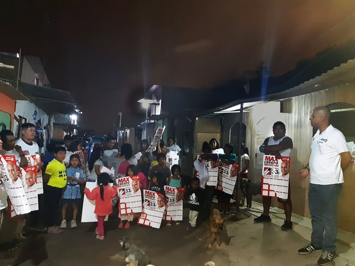 CrespoAp's tweet photo. Continuando con nuestra labor de recoger el sentir de la gente el domingo 12 de enero, tras de Debate de Huaycan, recorrimos Villa el Salvador, reafirmando el apoyo de todos los vecinos de la zona.

#AP33 #Max33 #Accionpopular #Eleccionescongresales2020 https://t.co/bPMmaZkRC3
