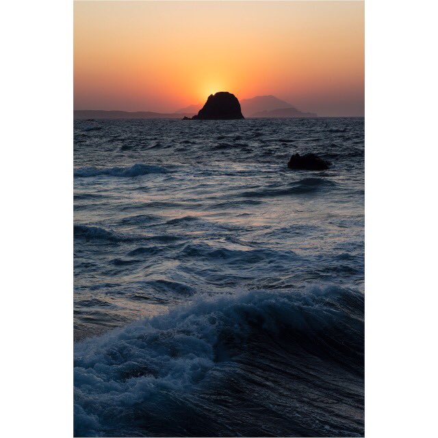 2019 Pollonia, Milos .
.
#stilllife #photography #art #documentary #documentaryphotography #visualart #sky #blue #pink #purple #pictureoftheday #silhouette #sunset #gradient  #dusk #milos #milosgreece #sea #coast #waves #greece #greece🇬🇷 #travel #travelphotography #ocean #sundown