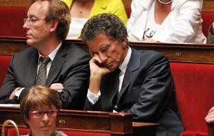 JoeChiiip's tweet photo. Devinez lequel a été viré? https://t.co/SSeZpChfni