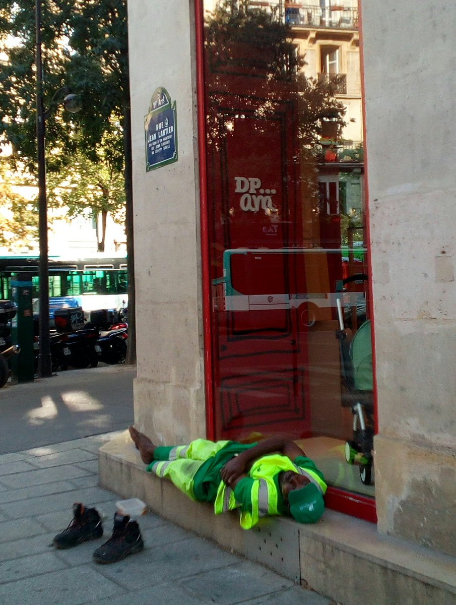 JoeChiiip's tweet photo. Devinez lequel a été viré? https://t.co/SSeZpChfni