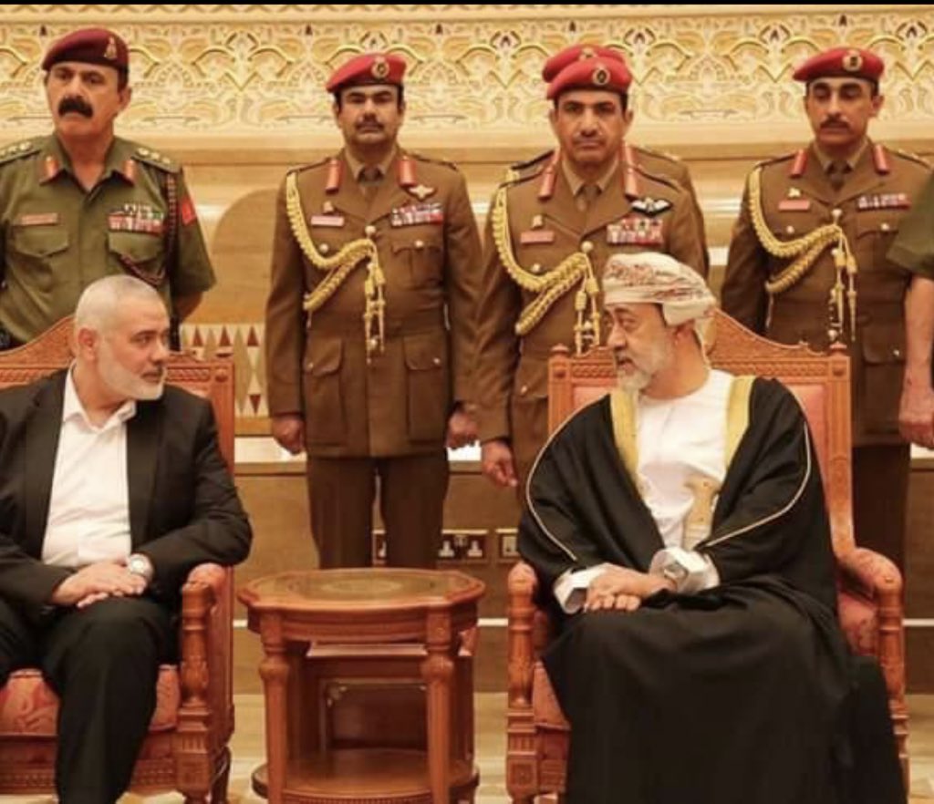 rawasvip's tweet photo. عينان لا تمسهما النار عين بكت من خشية ﷲ وعين باتت تحرس في سبيل ﷲ"] كان رفيق الدرب في كل مكان ترحل إليه جلالة السلطان قابوس طيب الله ثراه رادى عمله على اكمل وجه وبكل حب واخلاص حتى اليوم الذي انتقل فيه جلالته الى الرفيق الأعلى من الرجال الذين عاهدو الله في الأخلاص للوطن والسلطان https://t.co/M8g1nSKvsC