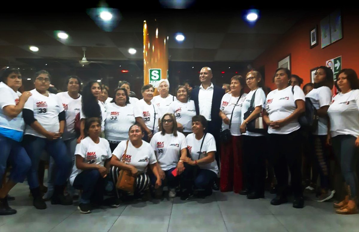 CrespoAp's tweet photo. Acompañado de las dirigentes y vecinas de Breña, en expreso apoyo a la renovación que esta candidatura representa. Conversamos sobre los intereses de su comunidad y de los proyectos pendientes que tiene el país.
#Max33 #AP33 #EleccionesCongresales2020 https://t.co/A4cPsU2TLV