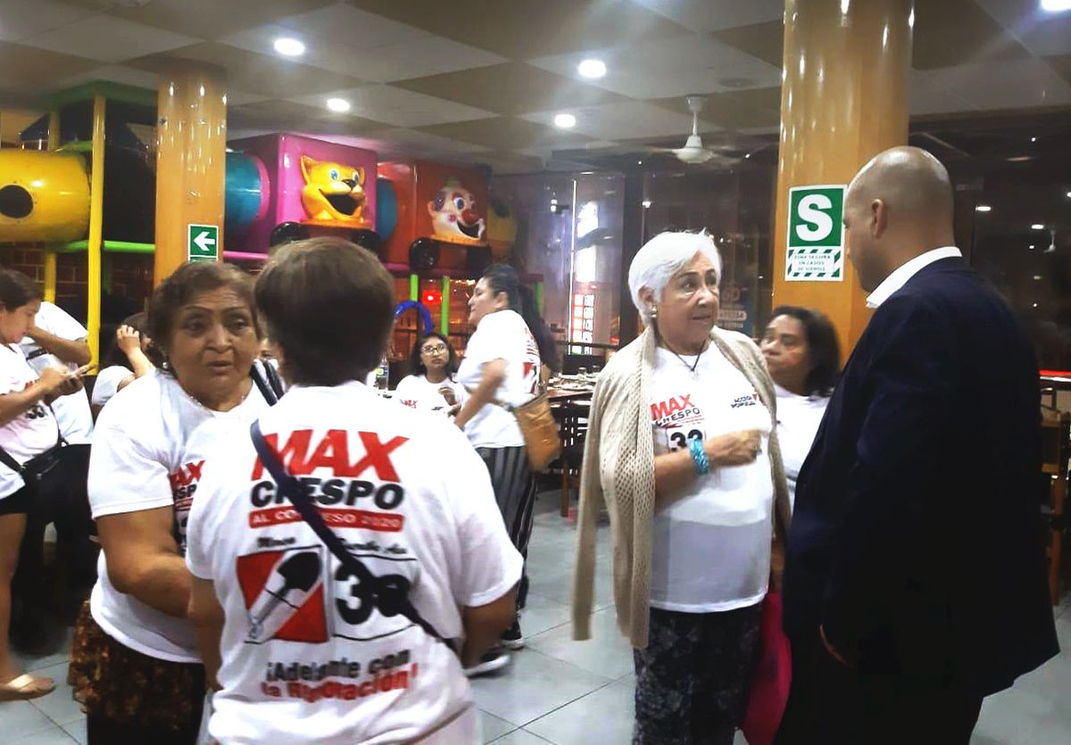 CrespoAp's tweet photo. Acompañado de las dirigentes y vecinas de Breña, en expreso apoyo a la renovación que esta candidatura representa. Conversamos sobre los intereses de su comunidad y de los proyectos pendientes que tiene el país.
#Max33 #AP33 #EleccionesCongresales2020 https://t.co/A4cPsU2TLV