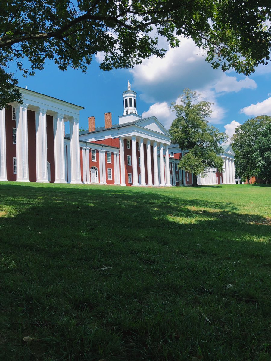 wluLex's tweet photo. Overcast days like today make us dream of spring term🐝 #lexpic #wluspringterm https://t.co/CodrNdhX6C