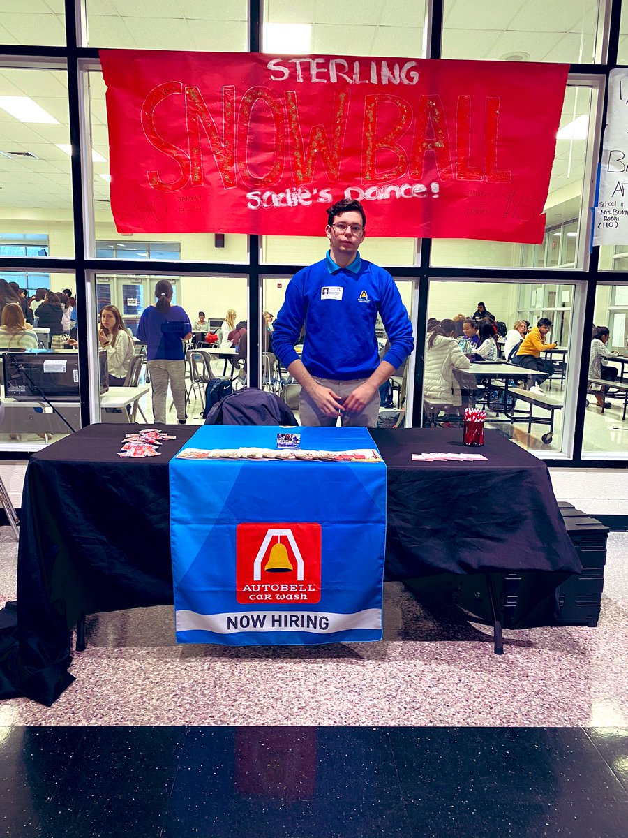 DHSCareer's tweet photo. Interested in flexible hours, top $$$, college scholarships, no late work, &amp; a FREE weekly car wash? Come see Steven at Dominion High School lunchroom until 2:30 PM today or apply online at https://t.co/jzX5FTPOSY.  @AutobellCarWash @DominionLcps #Jobs https://t.co/pKyftyly1U