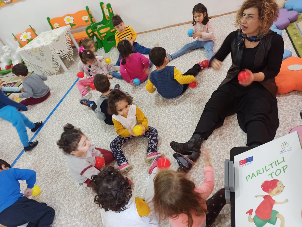 EgitimdeB's tweet photo. Konya, Selçuklu Anaokulunda çocuklarımızla “Parıltılı Top” adlı kitabımızı okuduk. #eğitimdebirlikteyiz 
@tcmeb 
@ziyaselcuk 
@safran1958 
@cemgencoglu 
@meb_ailesi2023 
@EUDelegationTur https://t.co/ABvlhLWqS5