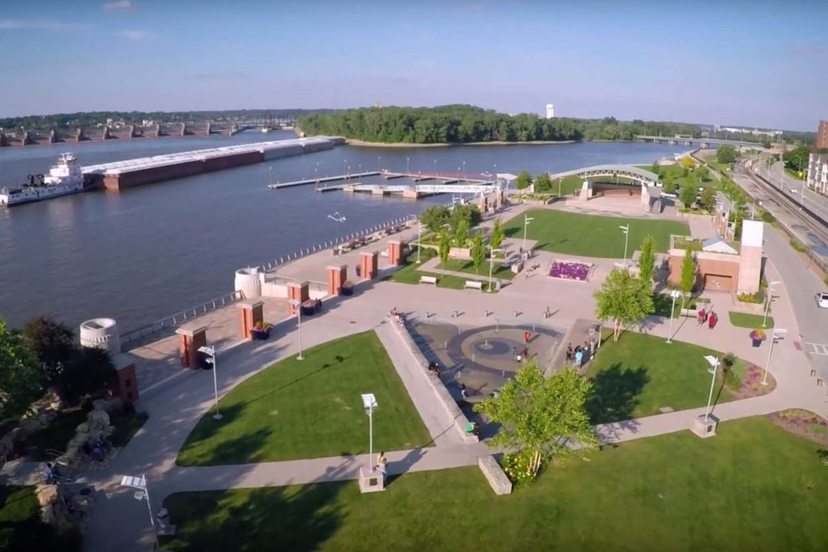 ChamberQC's tweet photo. The Chamber is advocating for the creation of a bi-state regional funding mechanism – the Quad Cities Regional Metropolitan Authority – that allows for investment in quality of life and infrastructure initiatives on a regional basis: https://t.co/u14cSwvfWI #togetherwewinqc https://t.co/35rXGZLpSK