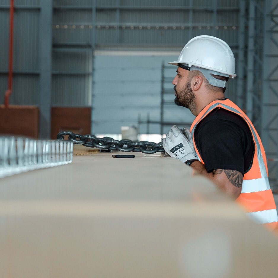 JeffSiepman's tweet photo. Spent the day taking photos of an overhead crane installation for a client, pretty cool stuff to watch. https://t.co/RBQ900LVns