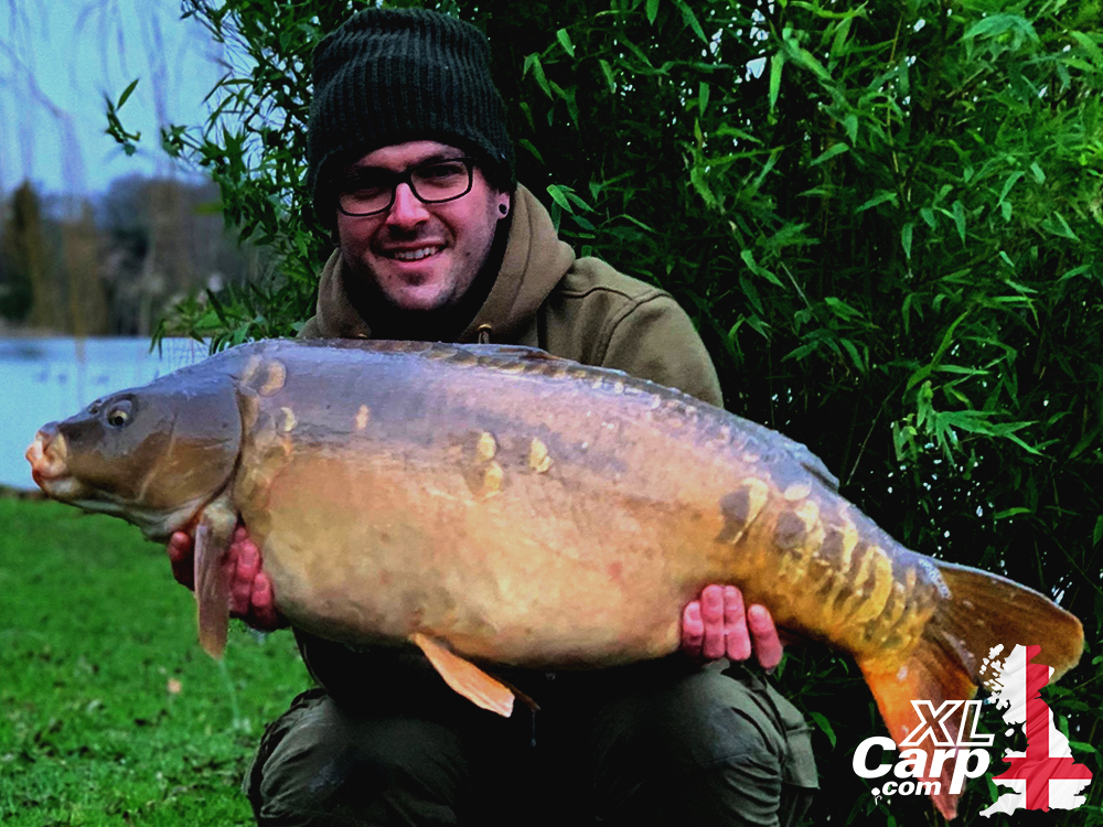 FryerningXLCarp's tweet photo. Tom Everitt kick-started his 2020 campaign with this belting 34lb mirror! Nice one Tom! https://t.co/fgf8JoiaOP