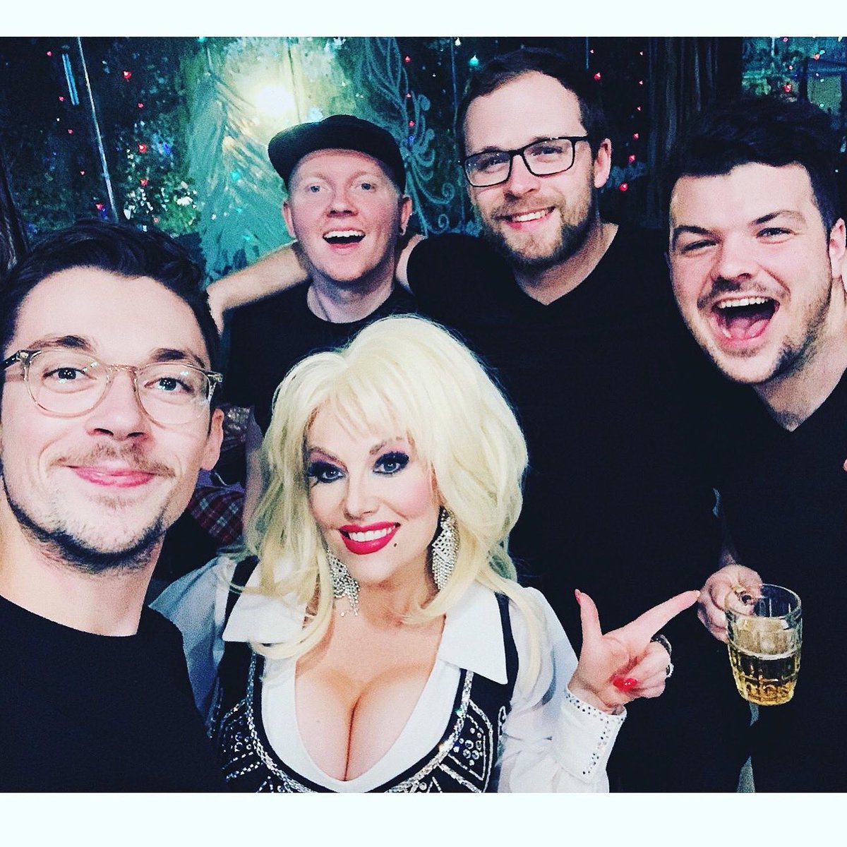 TheDollyShow's tweet photo. Well that was fun (and tiring!!) Two shows in India in three days with 10 hours sleep! 😂😂😂 #dollyparton #Dolly #dollypartontribute #dollypartonshow #thedollyshow #kellyobrien #9to5 #dollylicious #india #countrymusic #dollypartonfans #dollyfans #insta #instagram #100live https://t.co/ChoaU3ZNT8